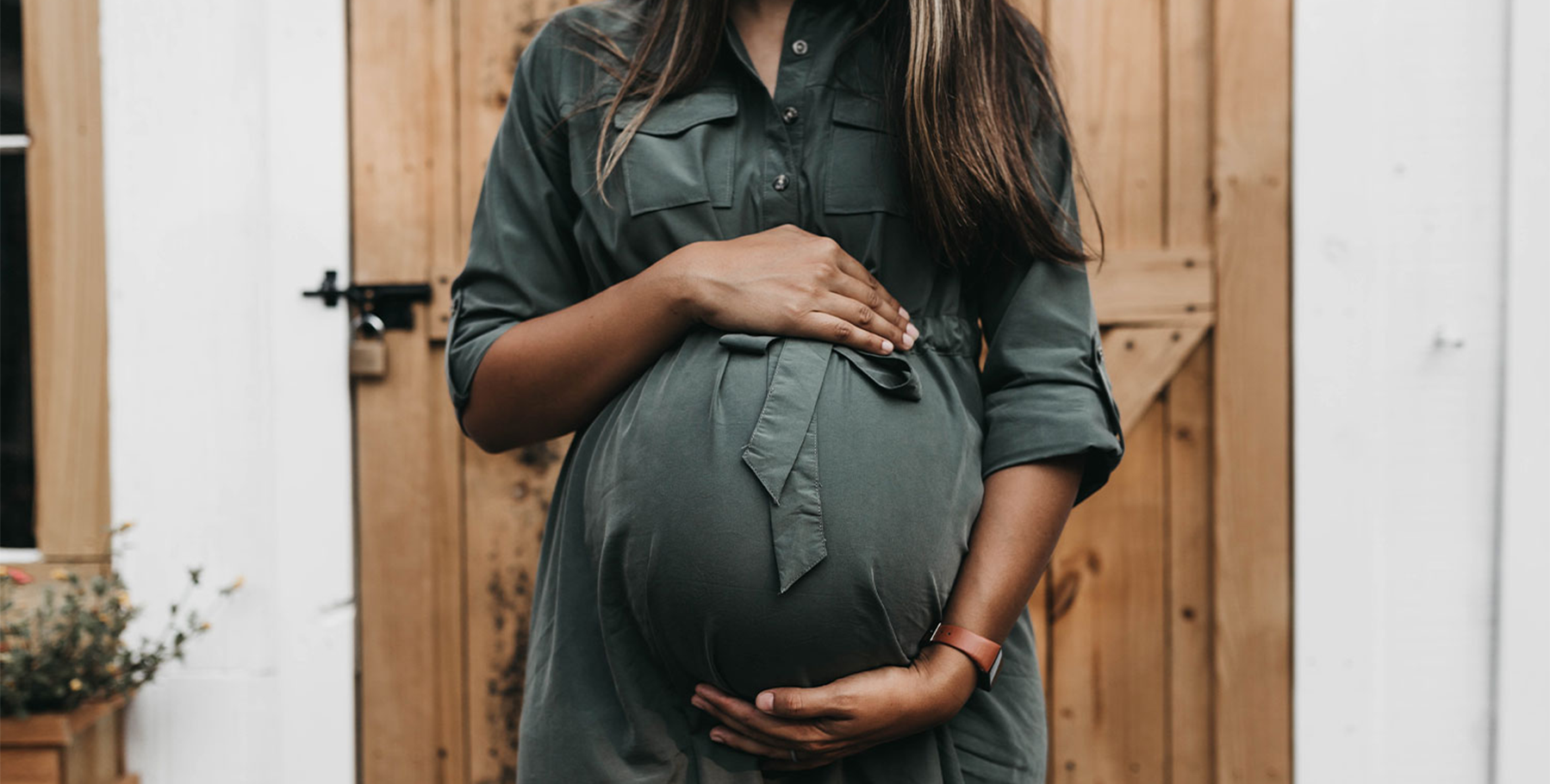 5 ways Babywearing can benefit both the wearer & babies