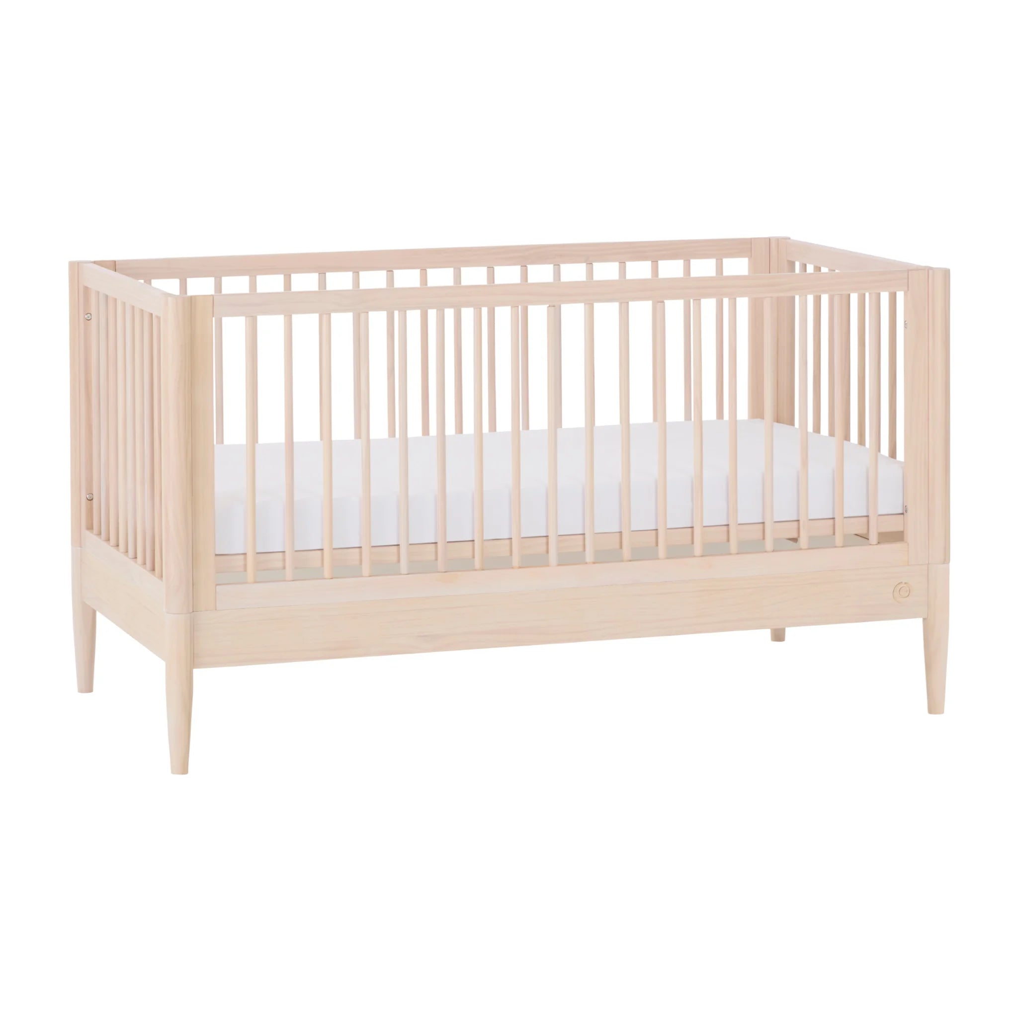 Gaia Baby EOS Cabrio-Kinderbett aus Naturholz mit weißer Matratze, Schrägansicht