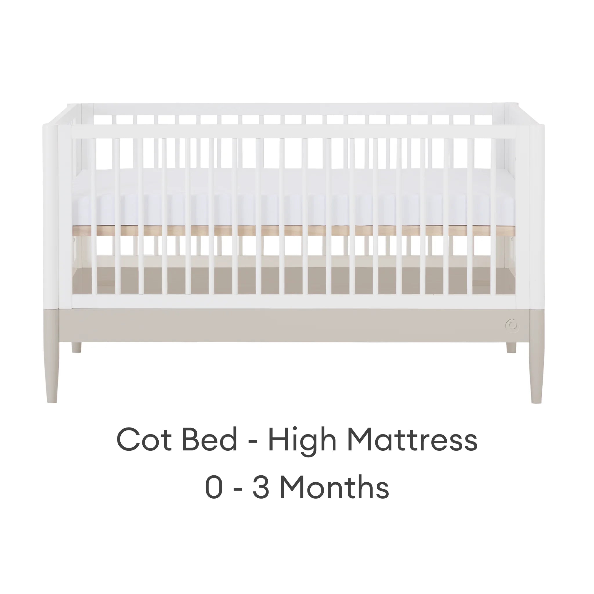 Lit bébé convertible Gaia Baby EOS avec position matelas haute pour le nouveau-né.