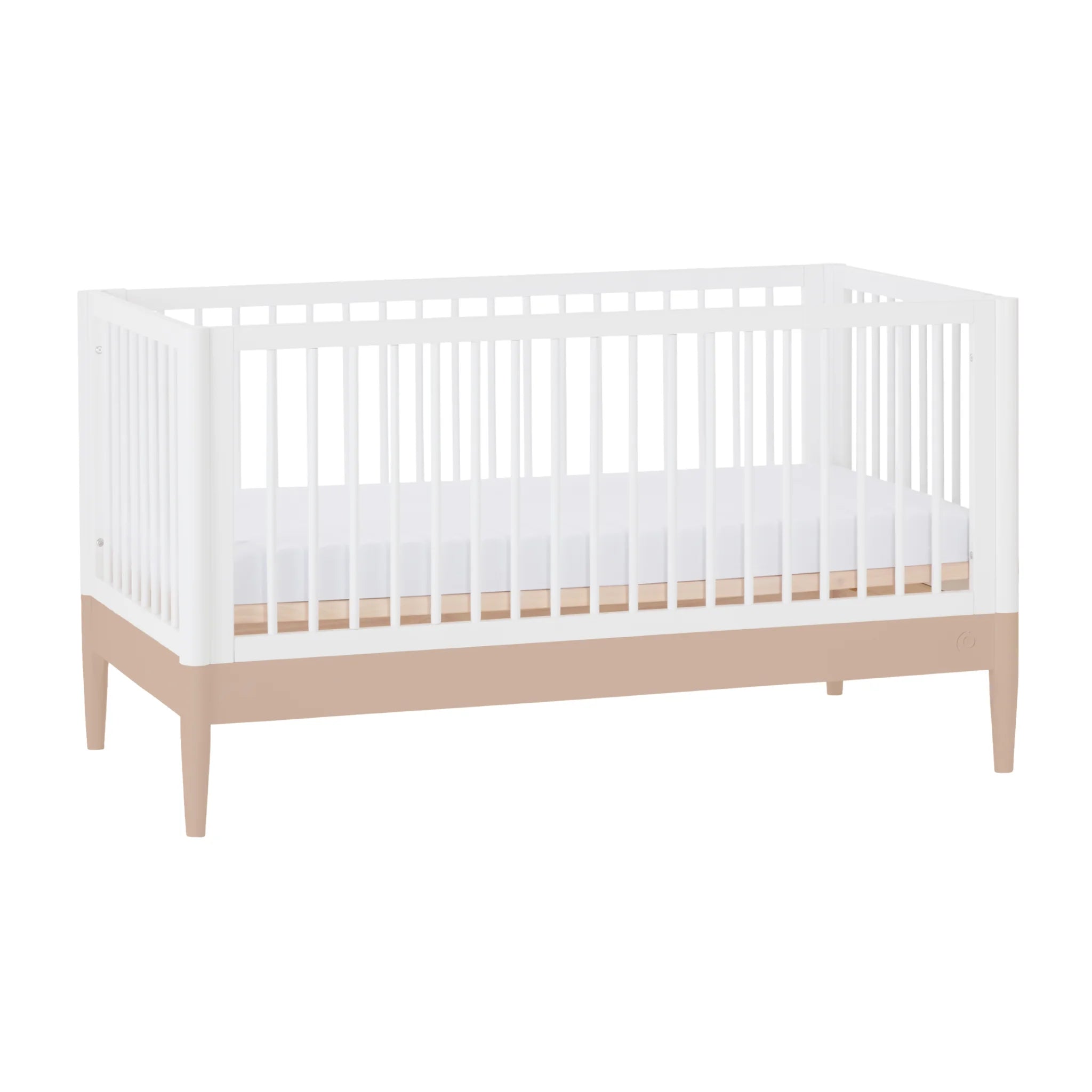 Gaia Baby EOS umwandelbares Kinderbett, umgebaut zum ersten Bett für Kinder im Alter von 4–5 Jahren.