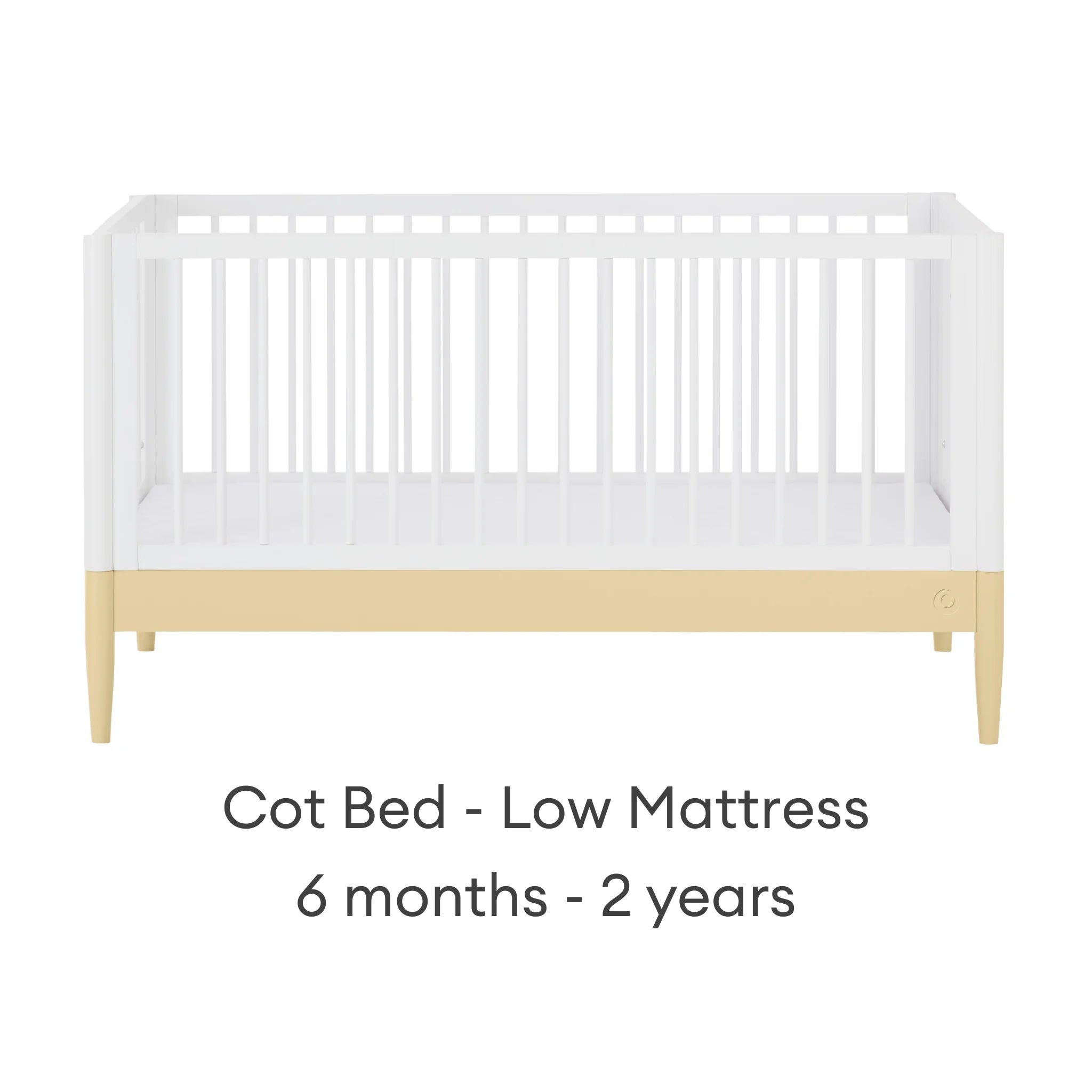 Lit convertible Gaia Baby EOS avec matelas position basse pour bébés plus âgés en blanc et jaune primevère.