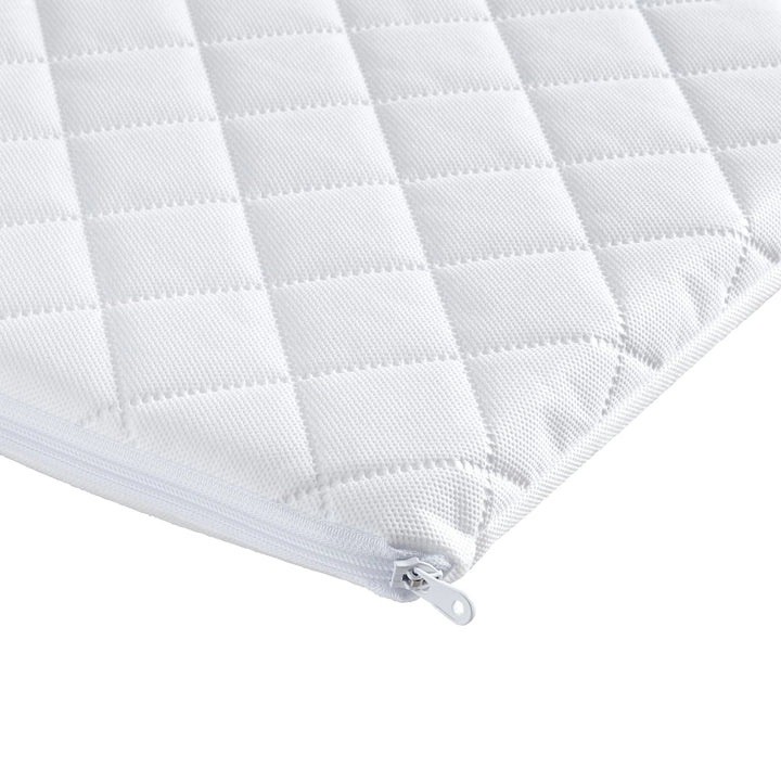 Close up image of the corner of the Hera Bedside Crib Mattress showing high quality stitching and zipper.