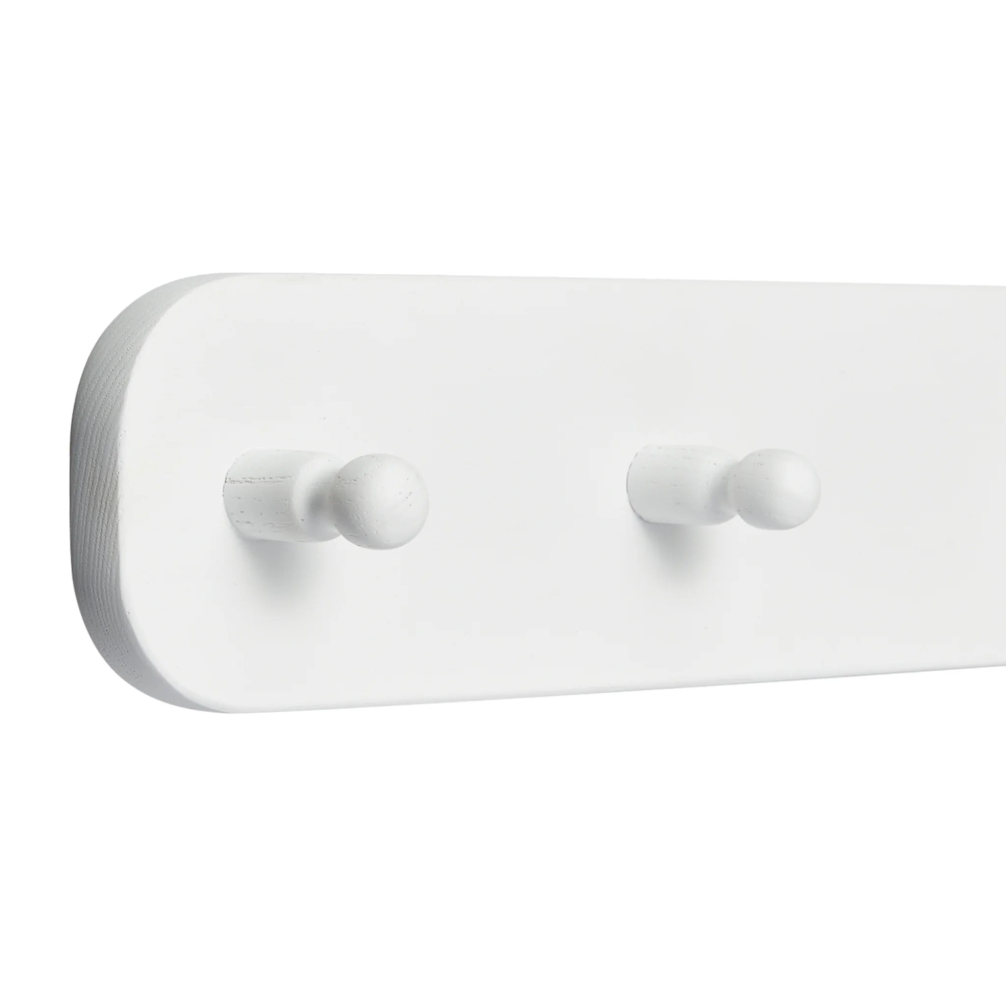 The white Hera hanging peg rail viewed from a 45 degree angle zoomed in on the end with 2 pegs visible.
