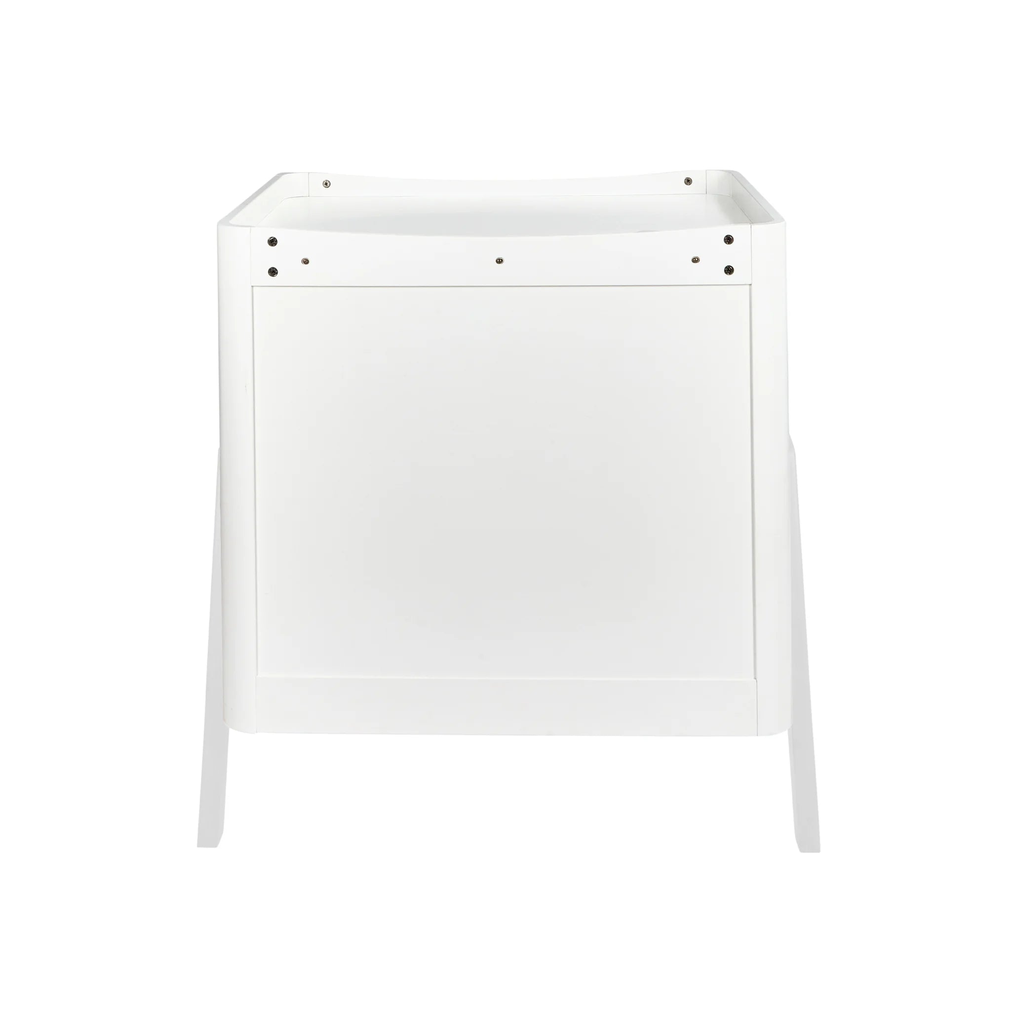 Achteraanzicht van een witte Gaia Baby Hera ladekast met het achterpaneel en de framedetails, op een witte achtergrond.