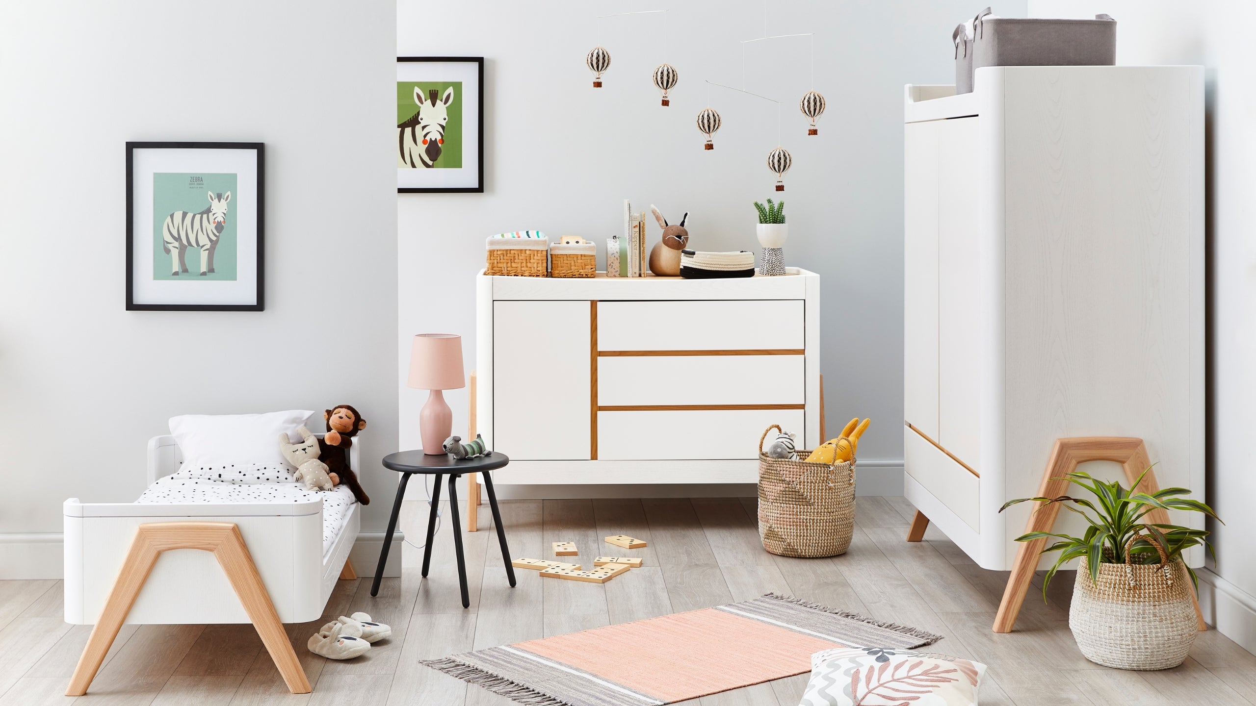 Laden Sie Baby -Kindergarten -Sets ein