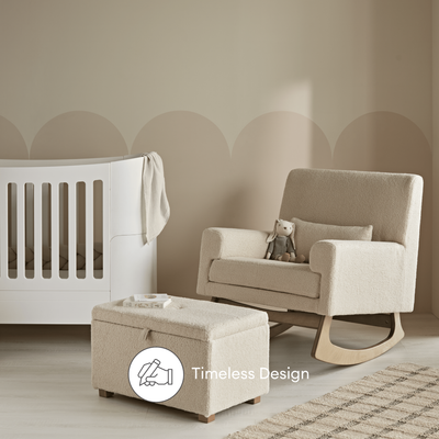 Chaise d'allaitement intemporelle Gaia Baby Serena Boucle et repose-pieds assorti avec rangement dans une chambre d'enfant