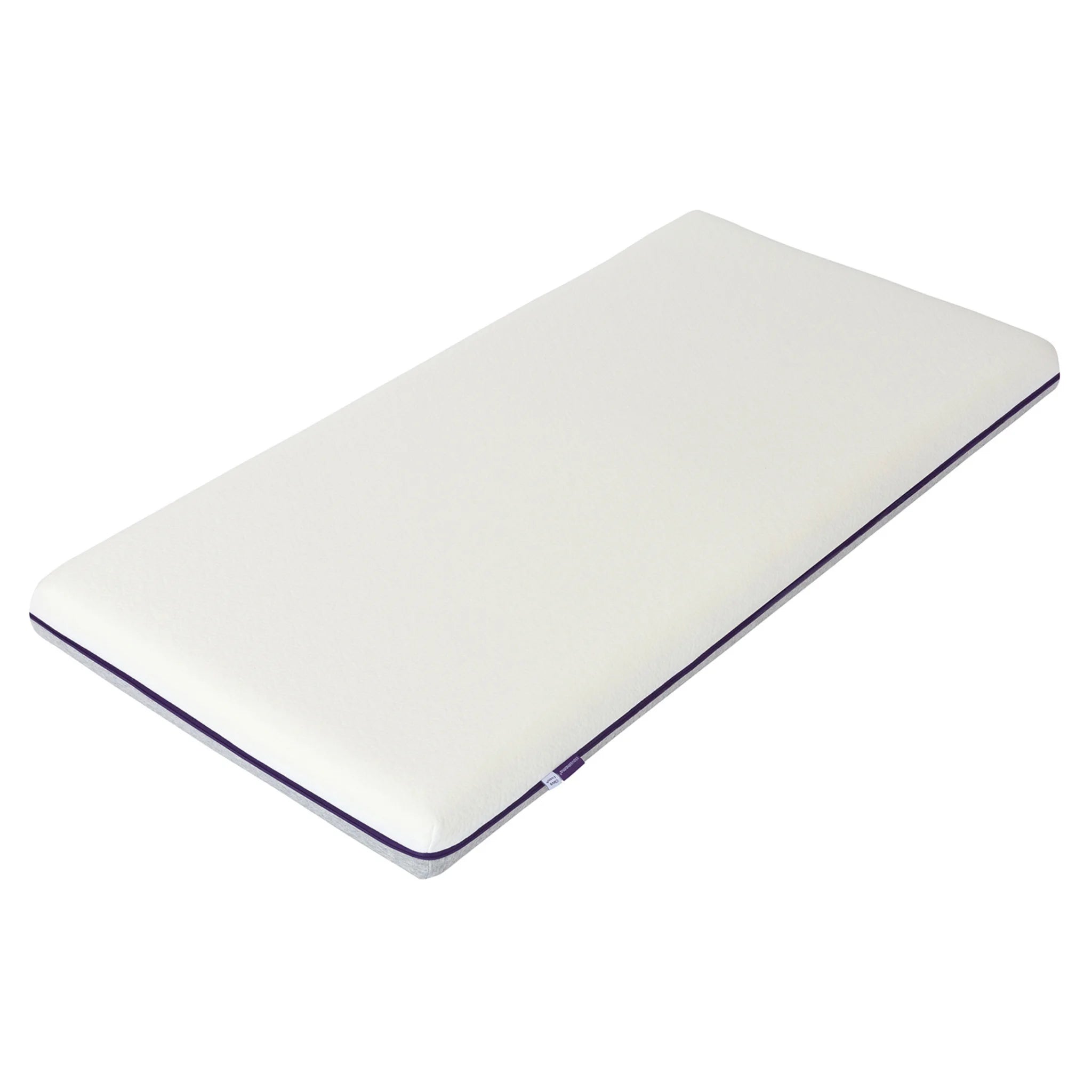 Matelas pour lit de bébé ClevaMama ClevaFoam de qualité supérieure en blanc avec un design profilé, illustré sur fond blanc