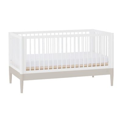 Lit bébé convertible Gaia Baby EOS en blanc et cachemire présenté comme un lit bébé vue en angle