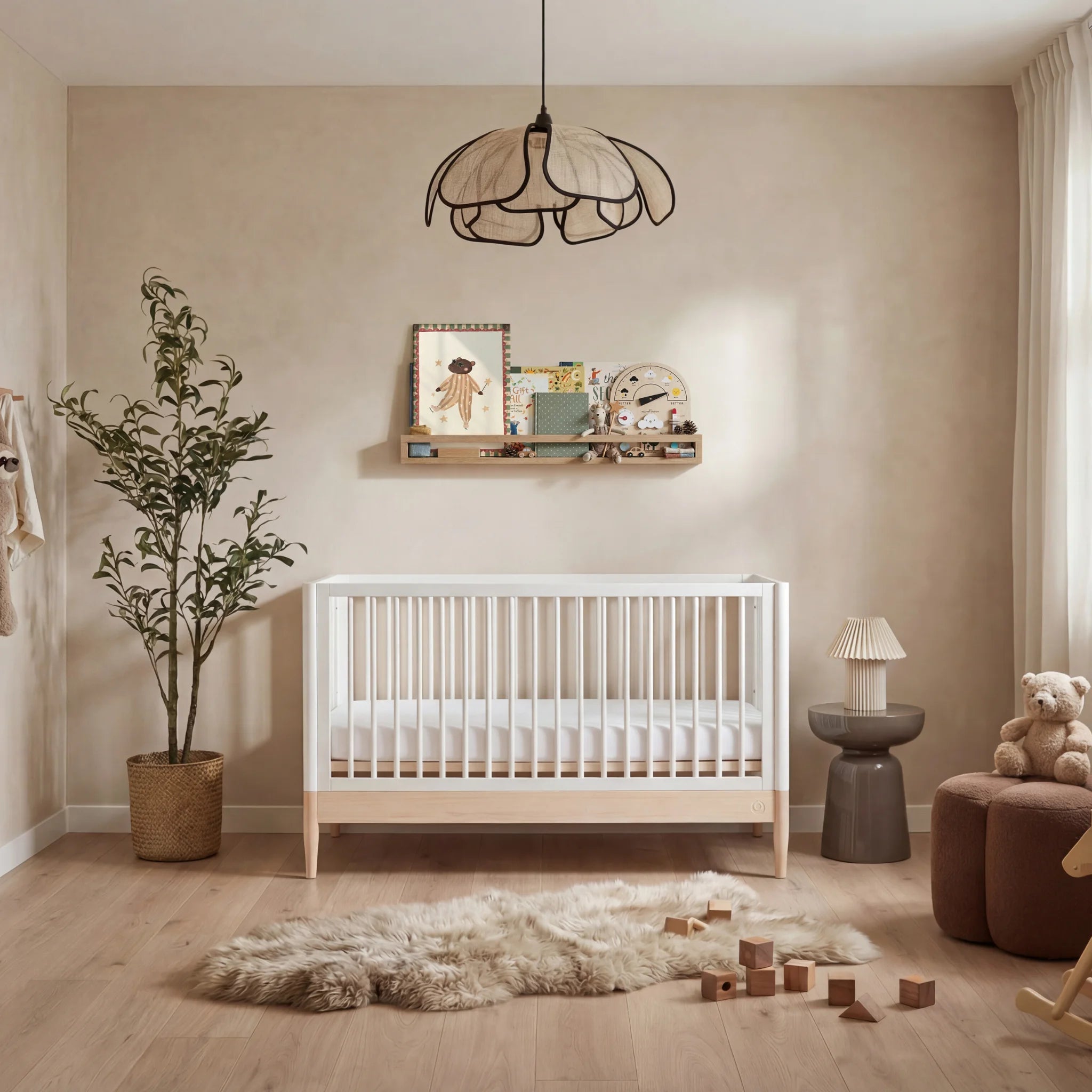 Gaia Baby EOS umwandelbares Kinderbett in Weiß und Naturholz im modernen Kinderzimmer-Interieur