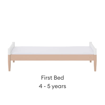 Gaia Baby EOS umwandelbares Kinderbett, umgebaut zum ersten Bett für Kinder im Alter von 4–5 Jahren.