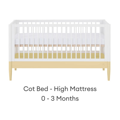 Lit convertible Gaia Baby EOS avec matelas haute position pour nouveau-né en blanc et jaune primevère.
