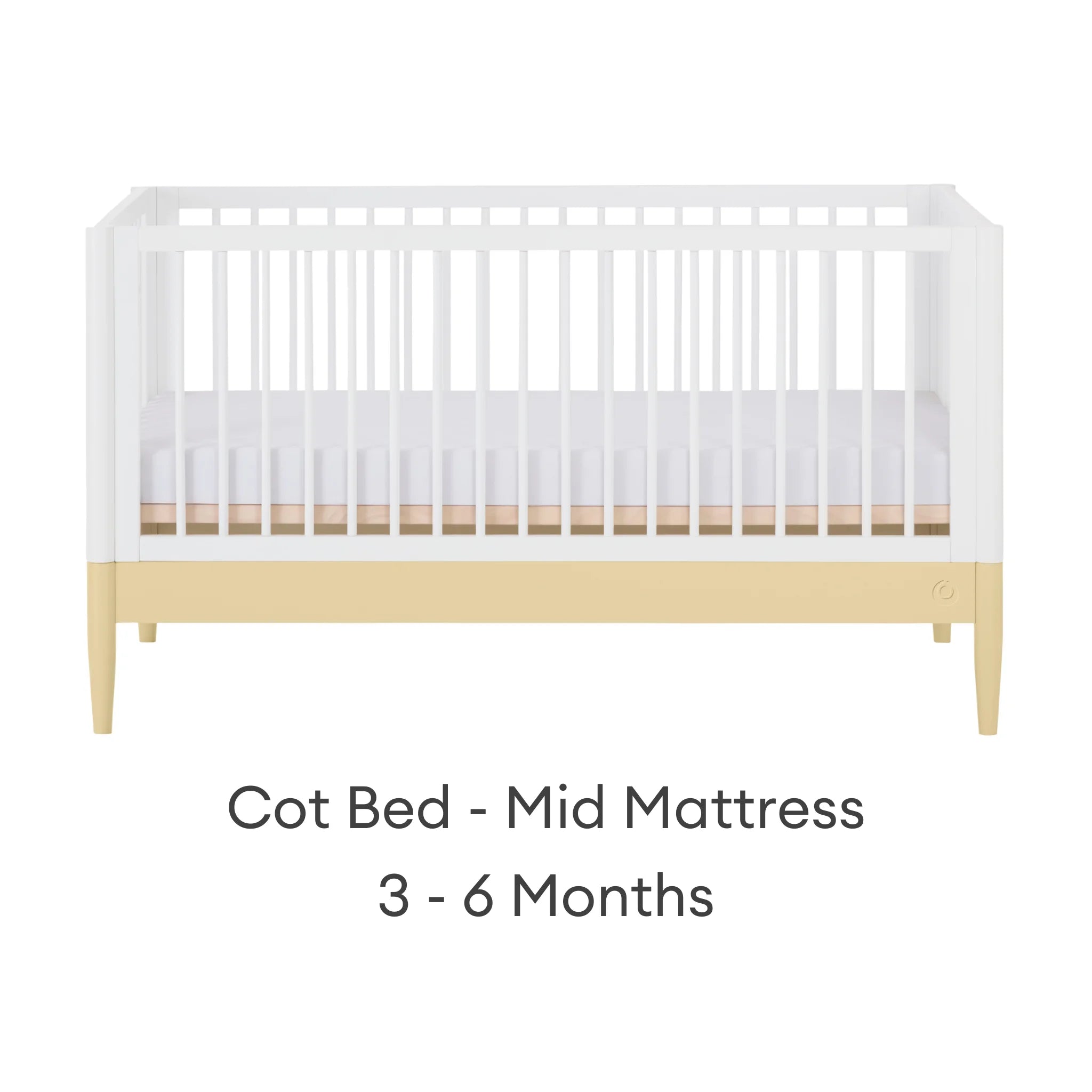 Lit convertible Gaia Baby EOS avec matelas position médiane pour bébé en blanc et jaune primevère.