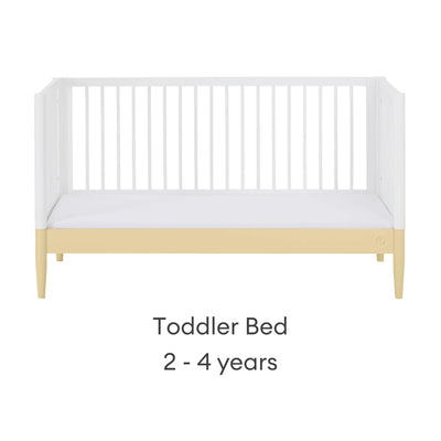 Lit évolutif Gaia Baby EOS transformé en lit d'enfant en blanc et jaune primevère.