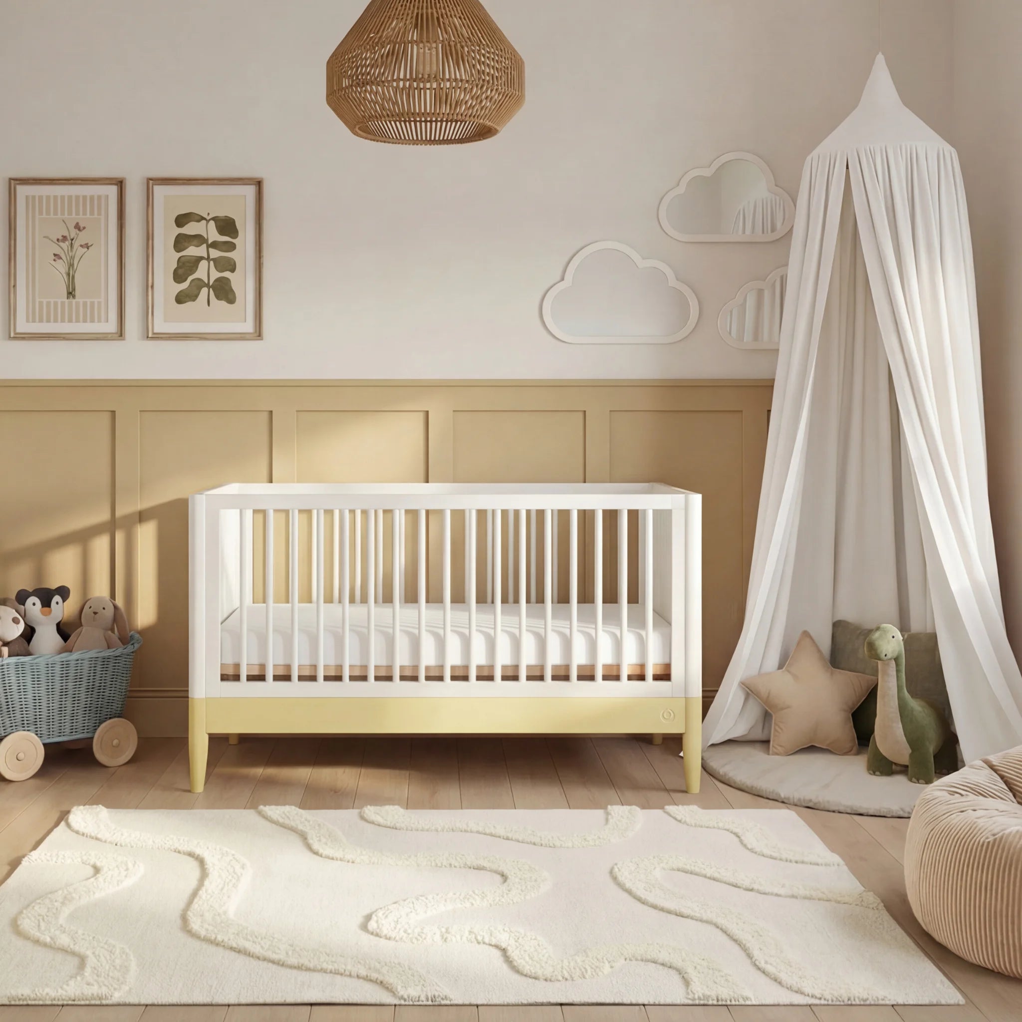 Lit bébé Gaia Baby EOS en blanc et jaune primevère, conçu dans une chambre de bébé moderne.