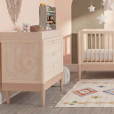 Gaia Baby EOS Kinderzimmerkommode aus Naturholz mit Wickelauflage in Puderrosa, Kinderzimmer mit Kinderbett