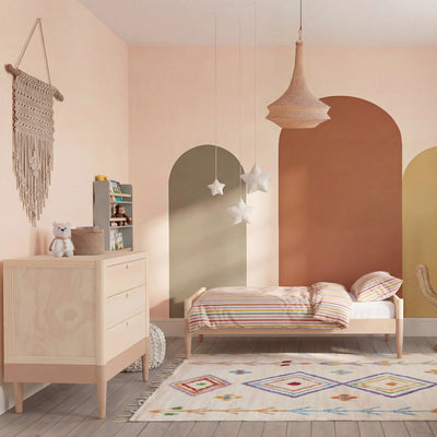 Gaia Baby EOS Babykommode aus Naturholz in Puderrosa, Kinderzimmer mit Kleinkinderbett