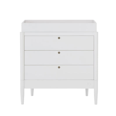 Cómoda guardería Gaia Baby EOS en blanco con cambiador, vista frontal del cambiador para bebés