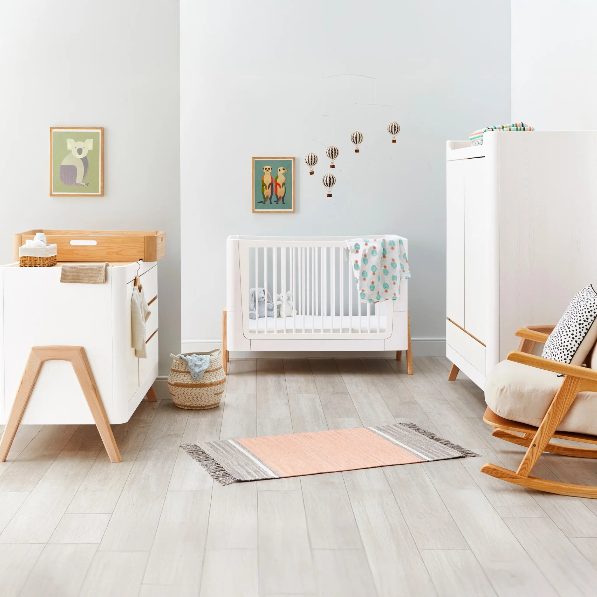 Hera 3-teiliger Set – Babybett, Kommode & Kleiderschrank