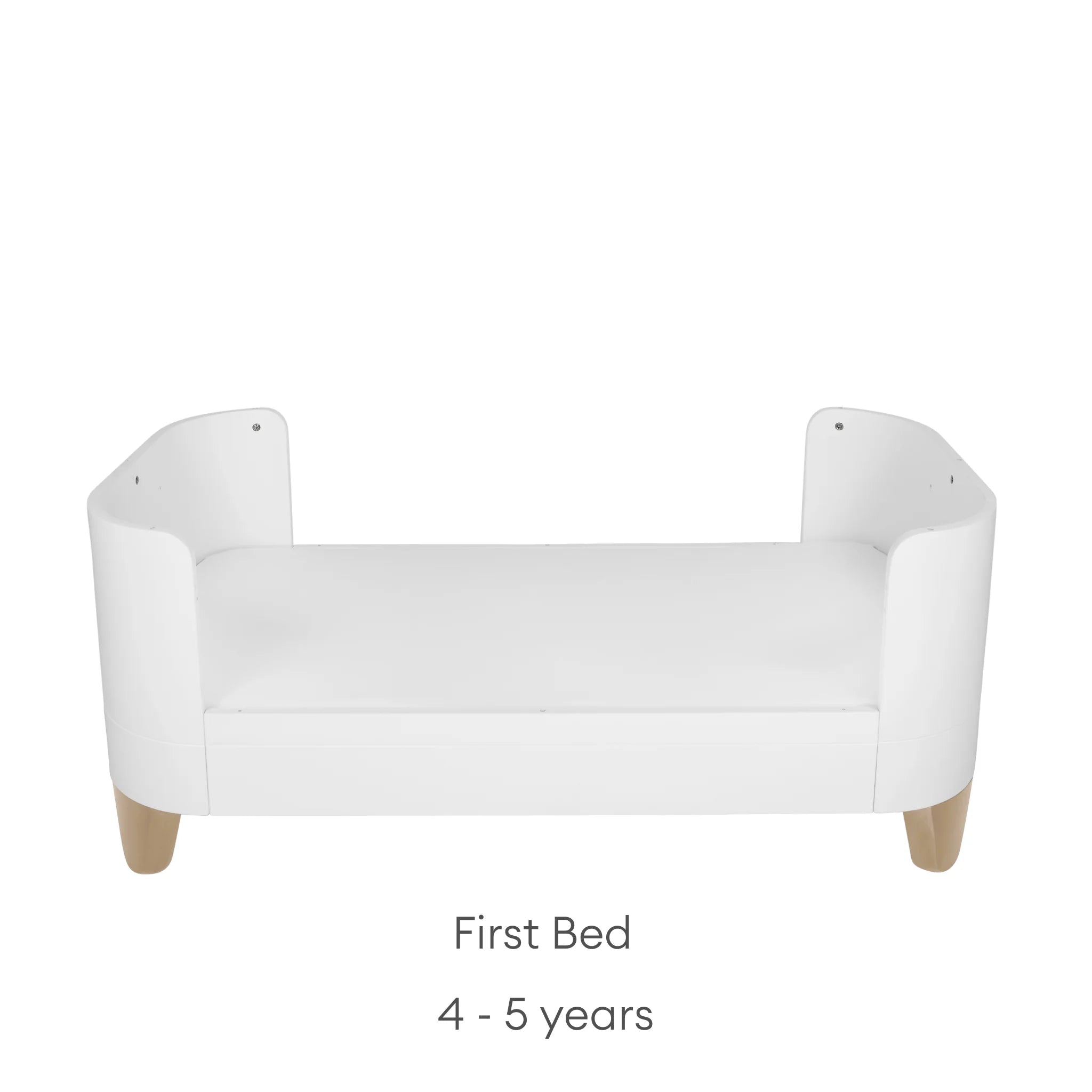 Gaia Baby Serena Cot Bed in first bed mode with natural wooden legs, white children’s bed suitable for 4–5 years.