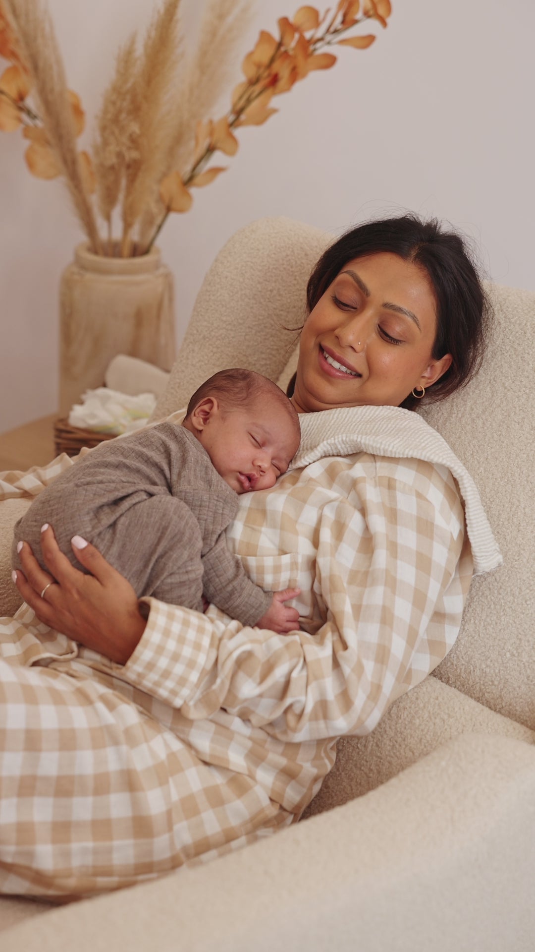 Lyra Electric Recliner Nursing Chair Biscuit Boucle
