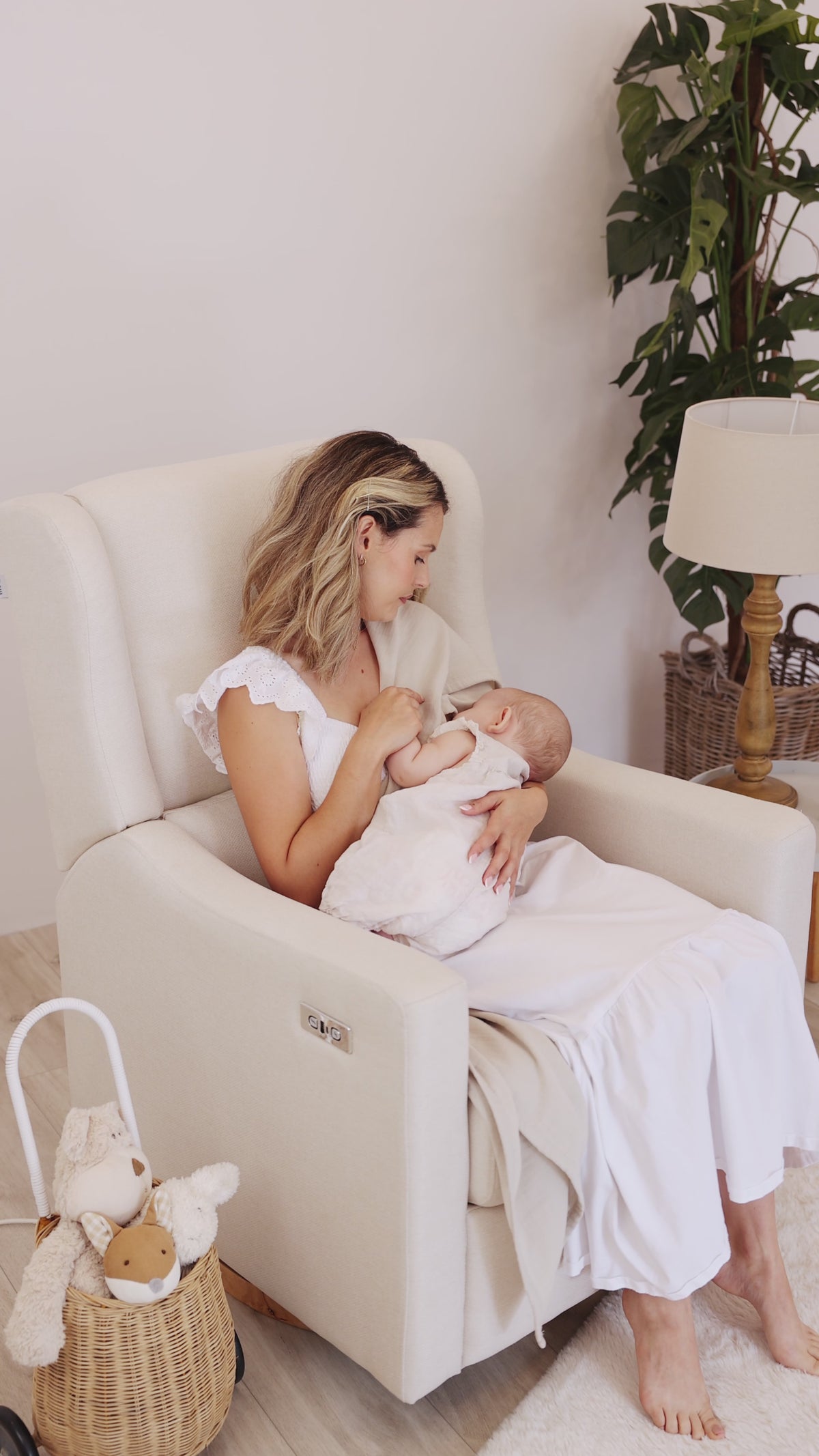 Lyra Electric Recliner Nursing Chair Oat