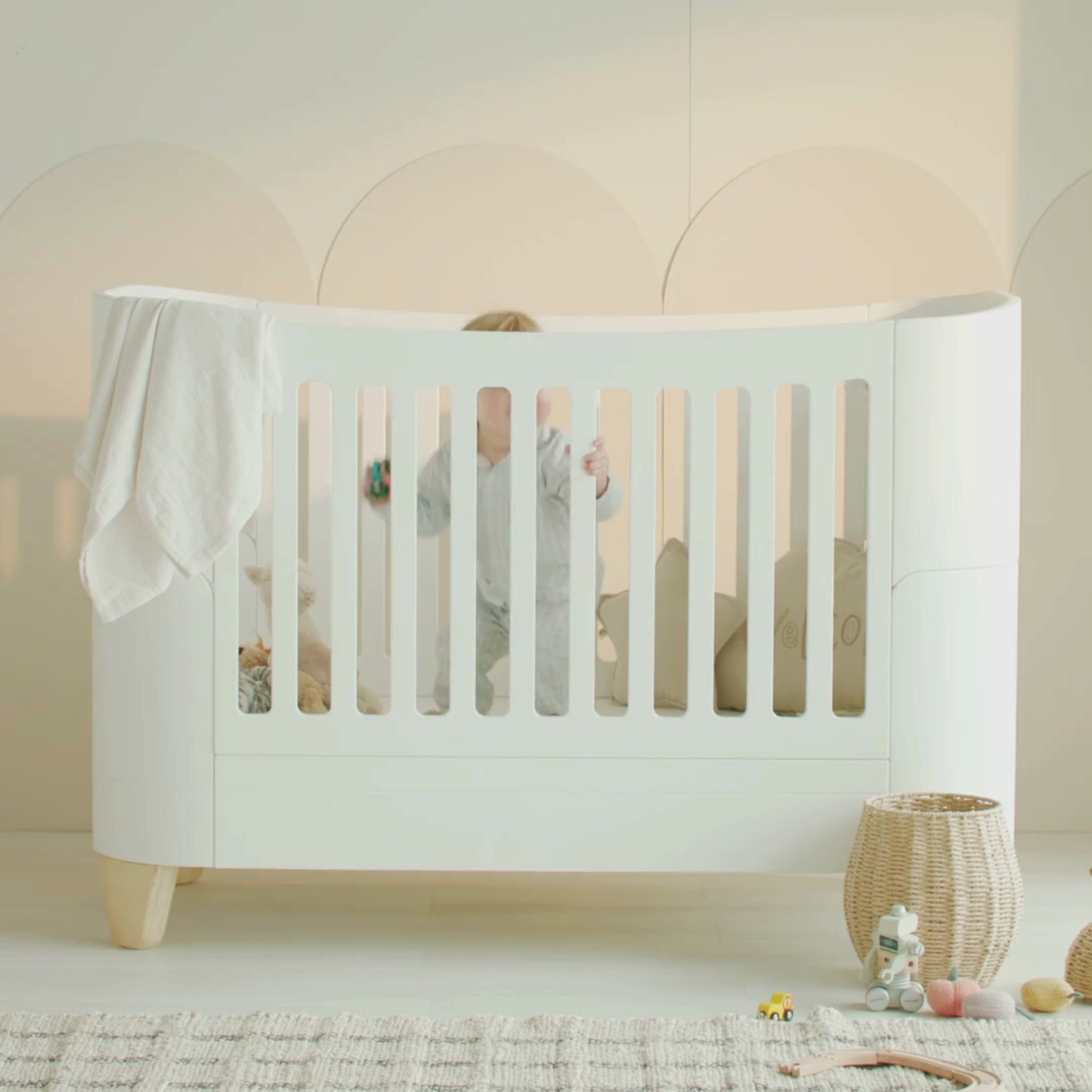 Video laden: Serena Convertible COT -bed